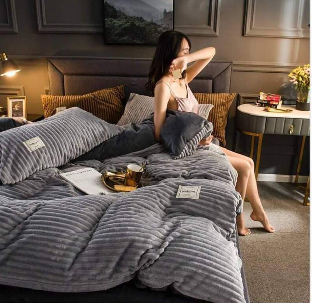 π₯ Luxury Royal Velvet King Size Duvet Set (4PCS) β Ultra Soft, Warm & Elegant - Image 11